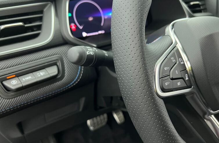 RENAULT Captur SUV Hybride Essence