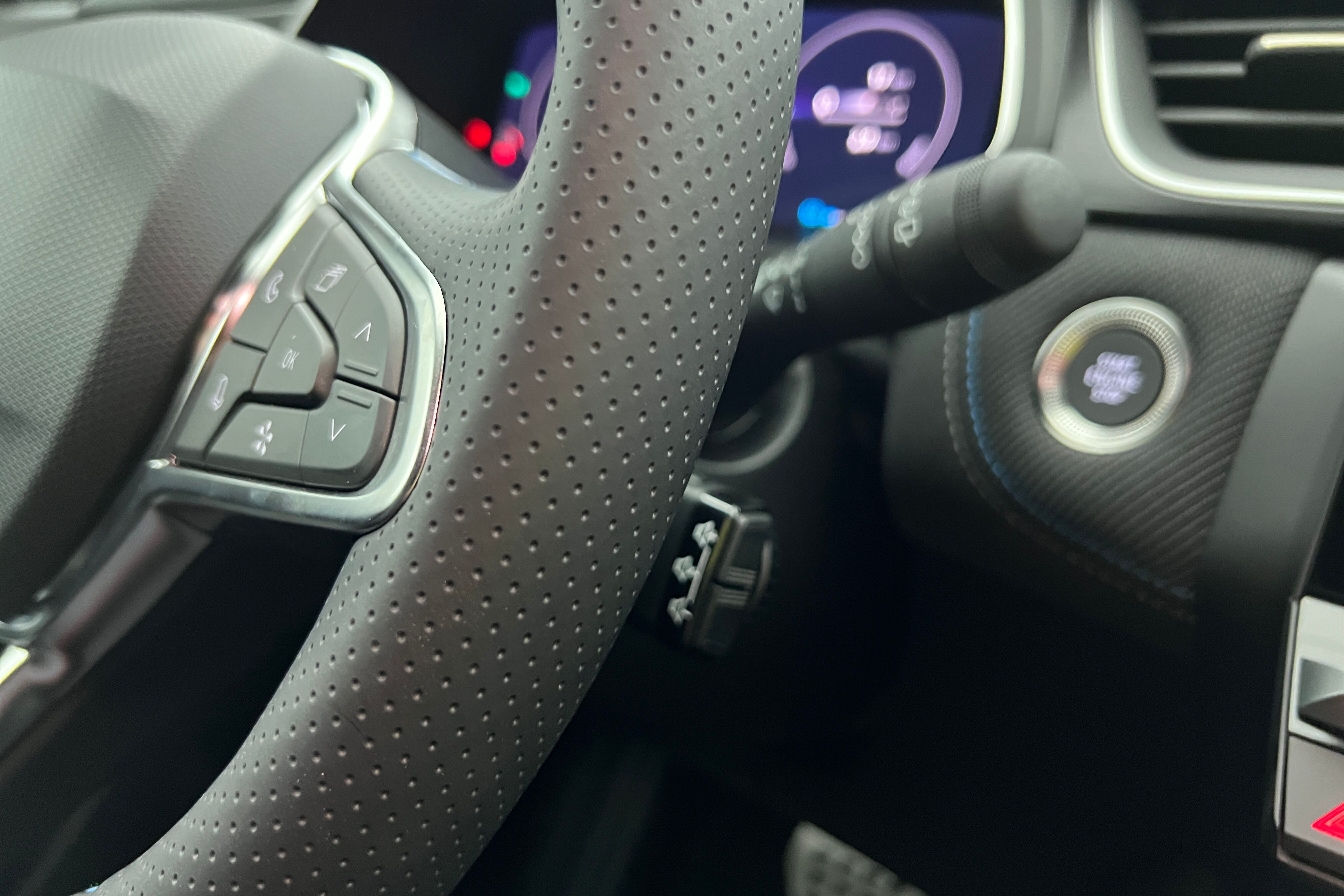 RENAULT Captur SUV Hybride — photo 17