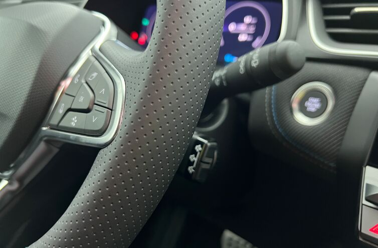 RENAULT Captur SUV Hybride Essence
