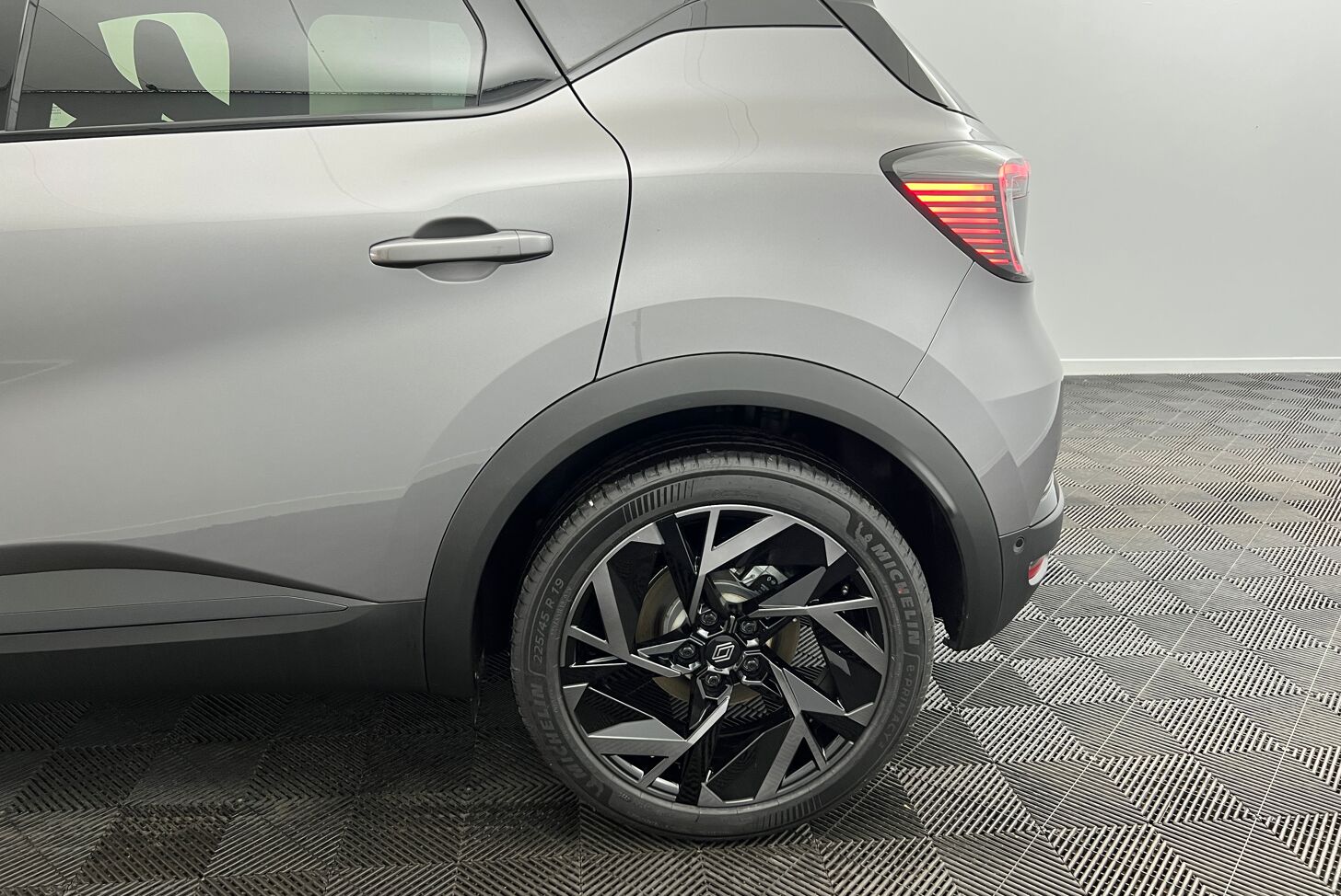 RENAULT Captur SUV Hybride Essence