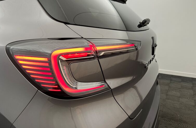 RENAULT Captur SUV Hybride Essence