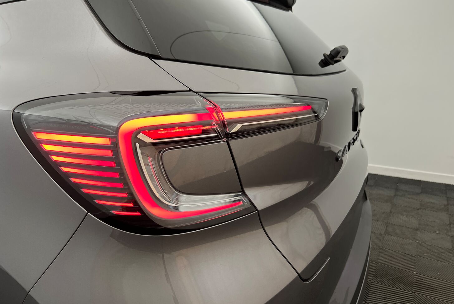 RENAULT Captur SUV Hybride Essence