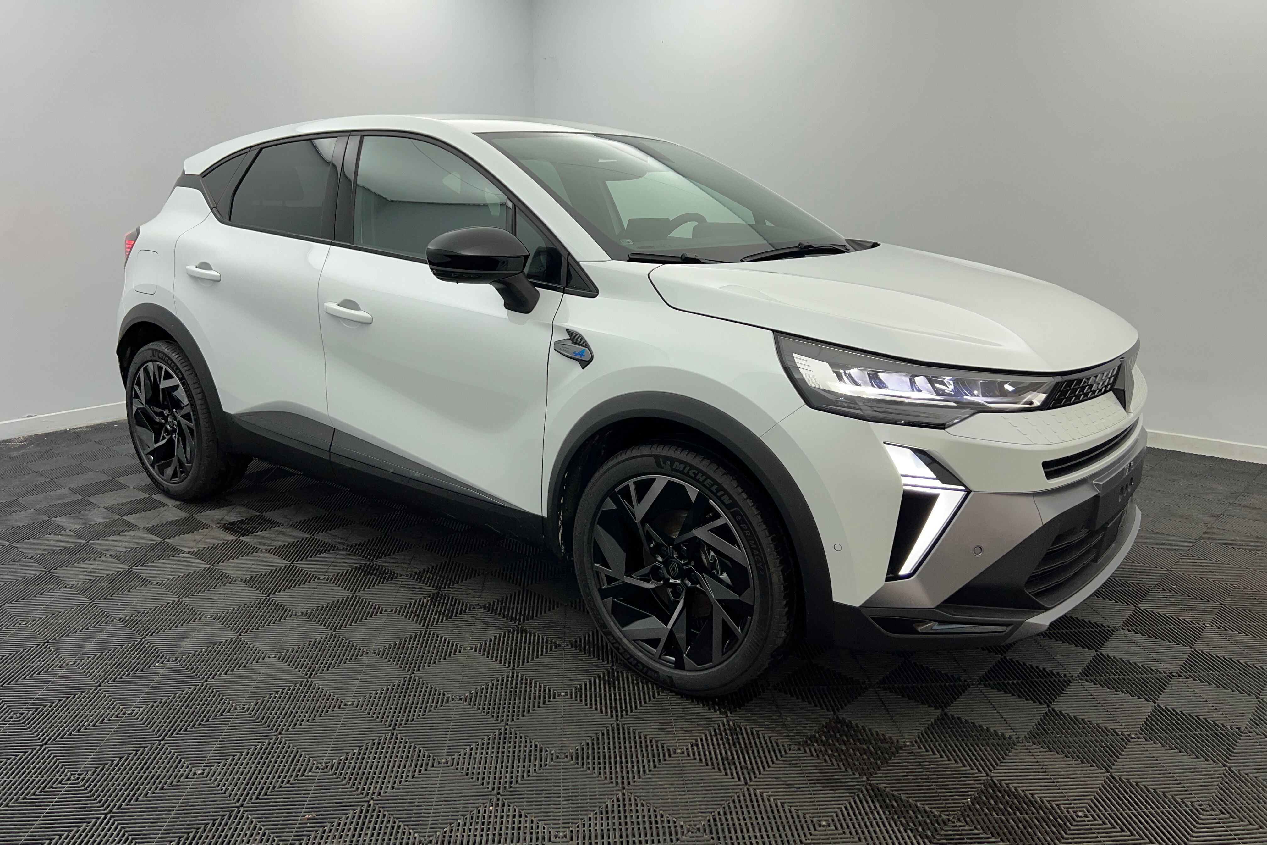 RENAULT Captur SUV Hybride — photo 3