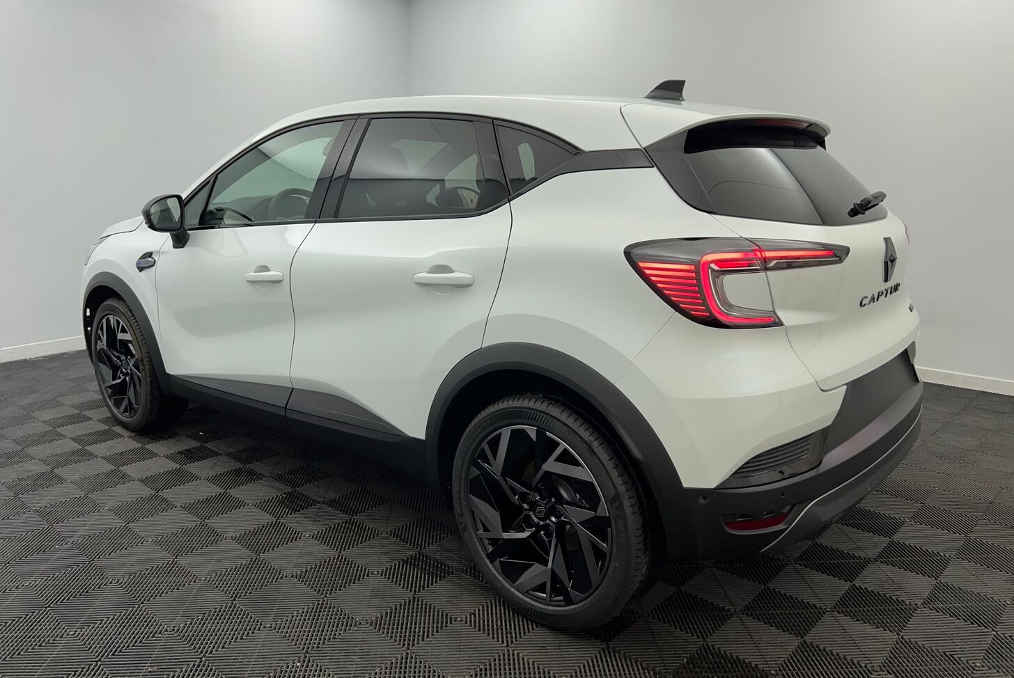 RENAULT Captur SUV Hybride Essence