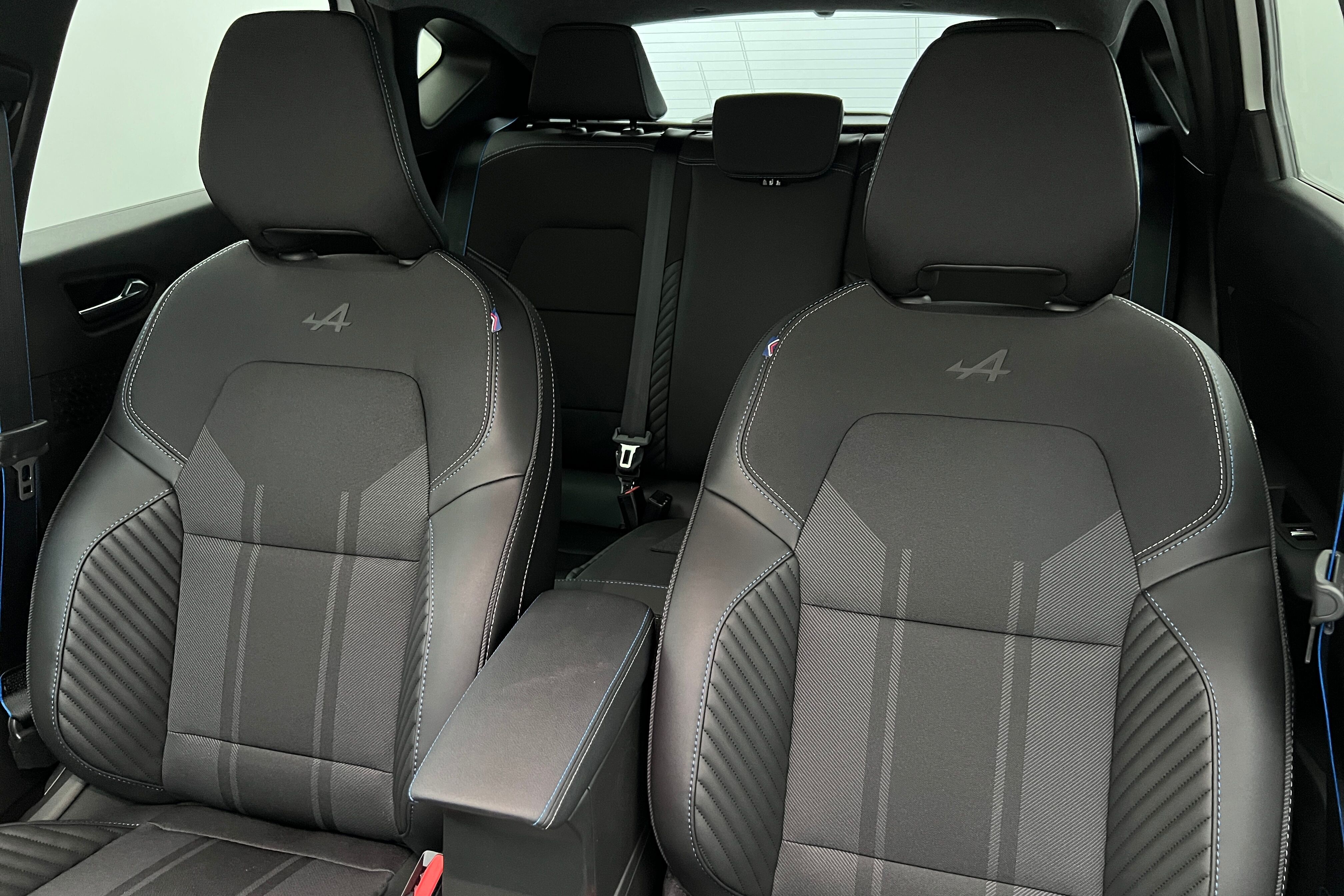 RENAULT Captur SUV Hybride — photo 11