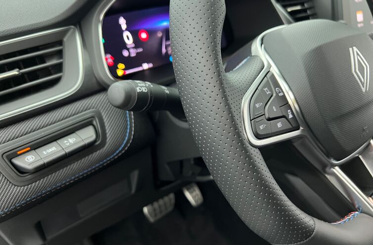 RENAULT Captur SUV Hybride Essence