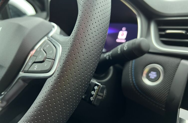 RENAULT Captur SUV Hybride Essence