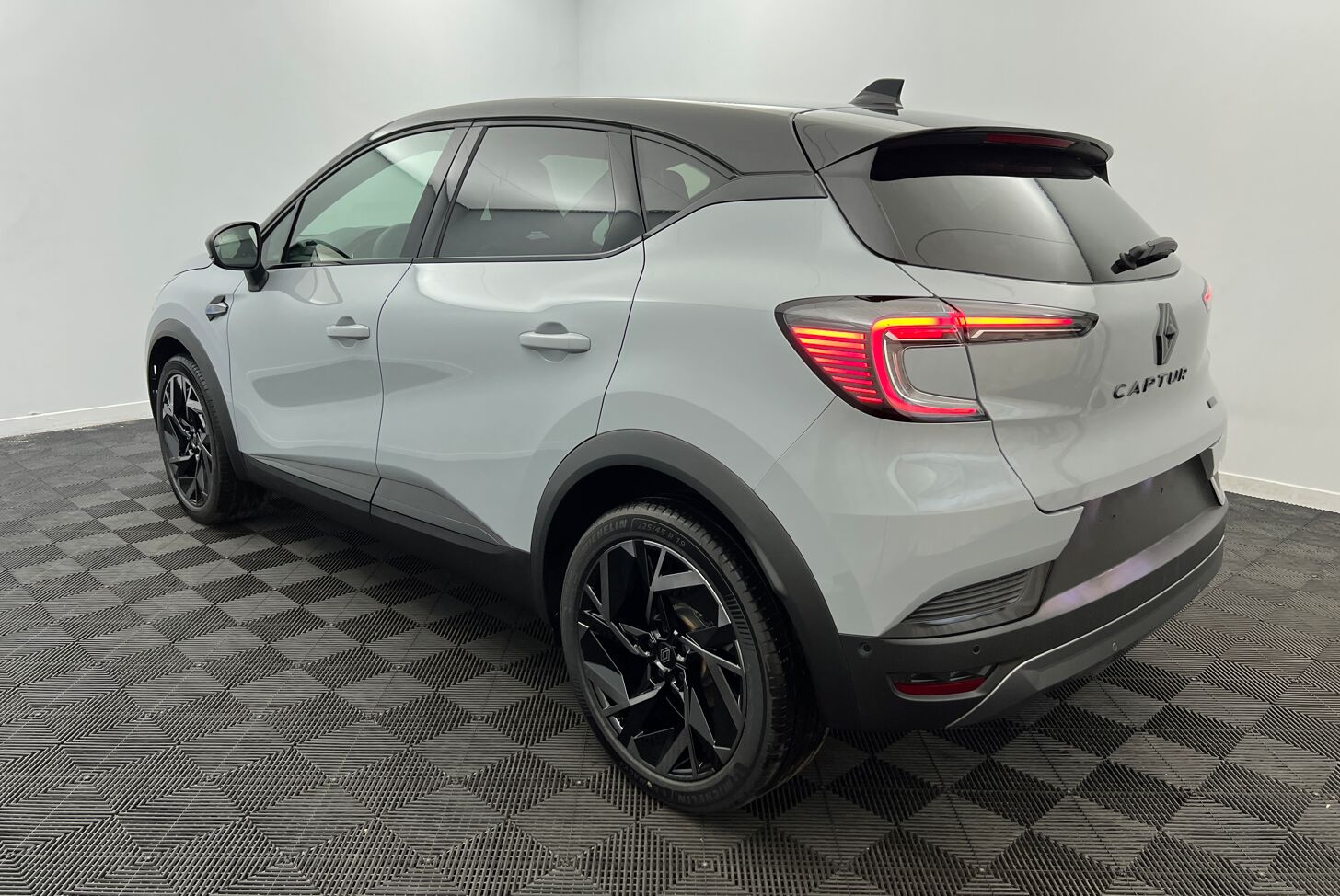 RENAULT Captur SUV Hybride Essence