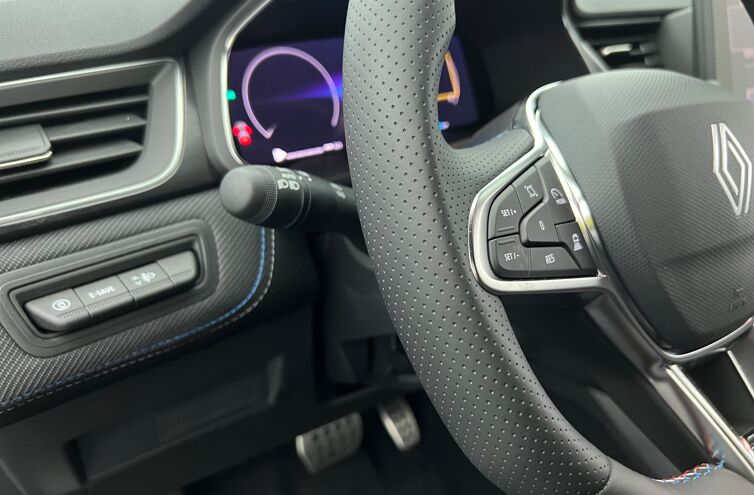 RENAULT Captur SUV Hybride Essence