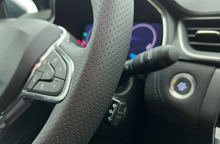 RENAULT Captur SUV Hybride Essence