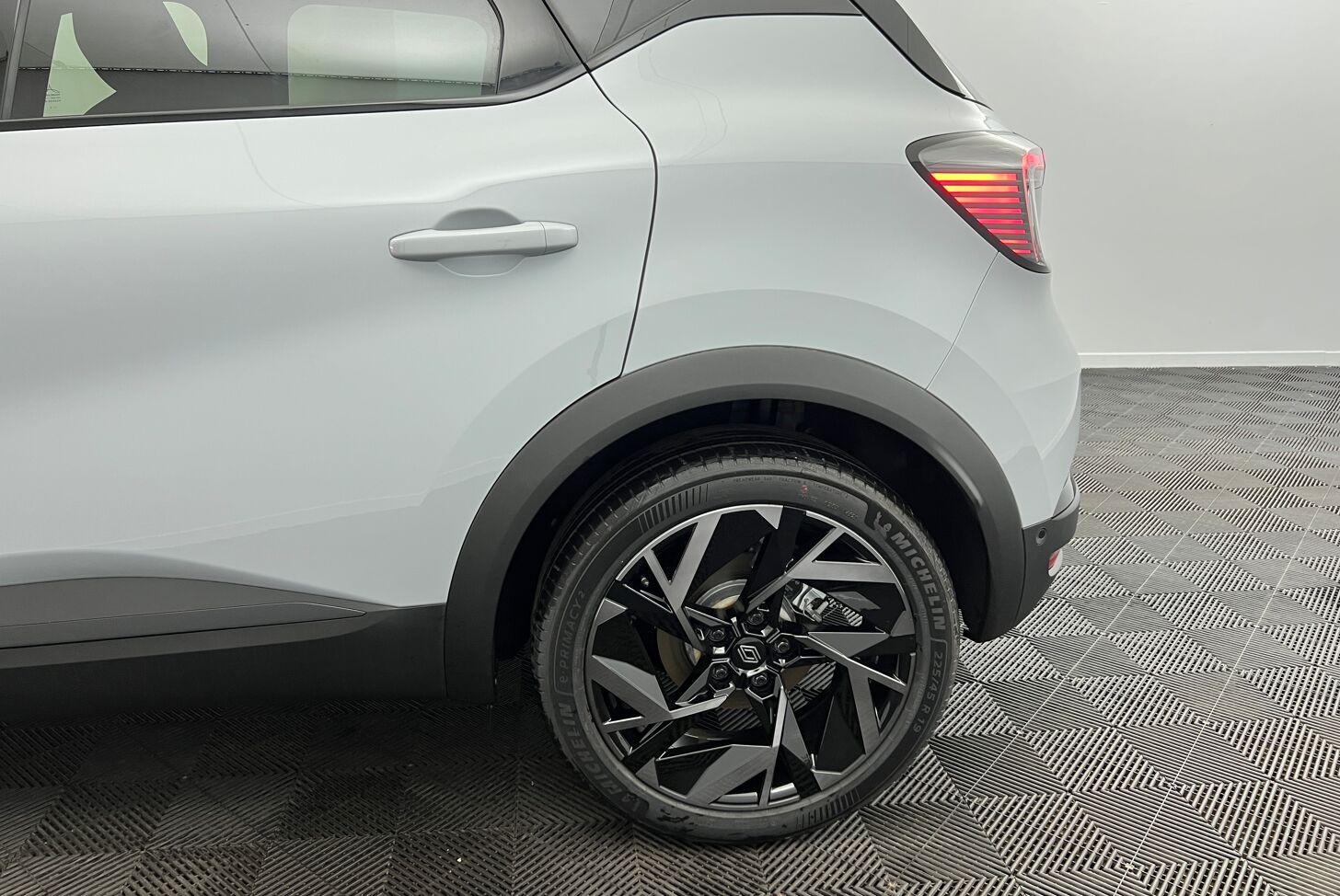 RENAULT Captur SUV Hybride Essence