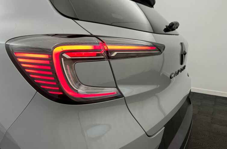 RENAULT Captur SUV Hybride Essence