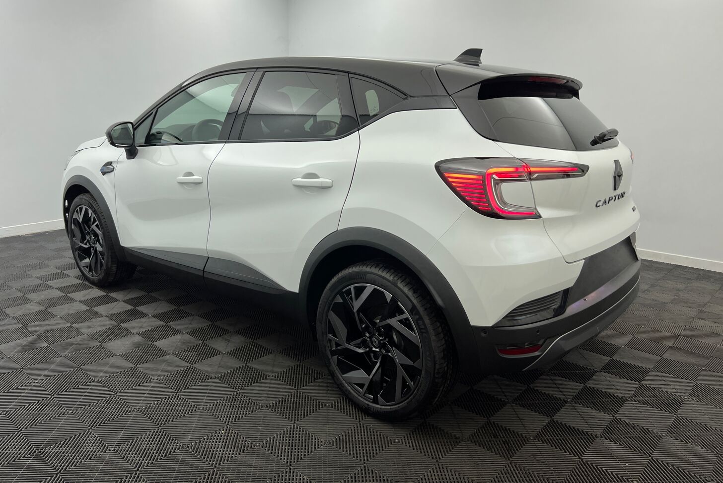 RENAULT Captur SUV Hybride Essence