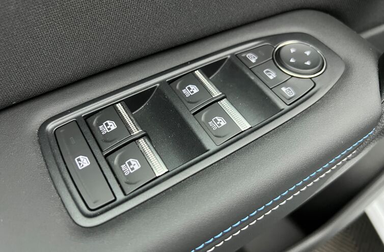 RENAULT Captur SUV Hybride Essence