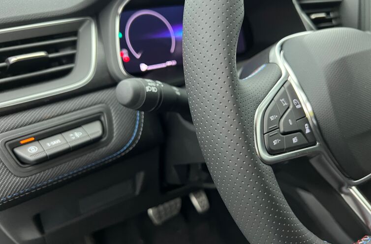 RENAULT Captur SUV Hybride Essence