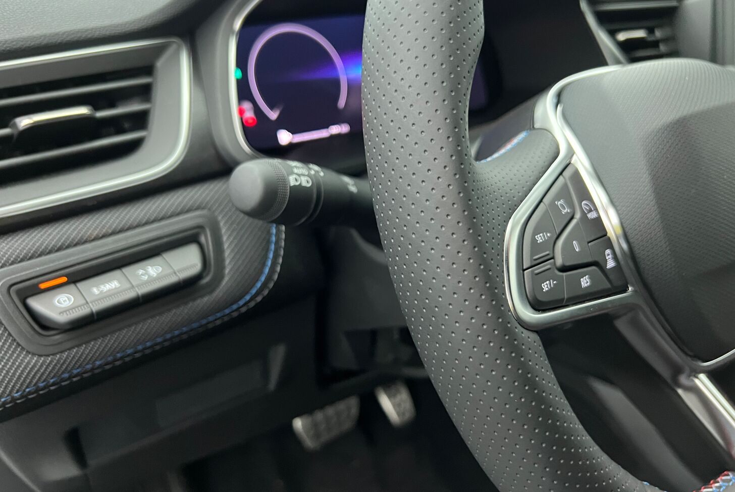 RENAULT Captur SUV Hybride Essence