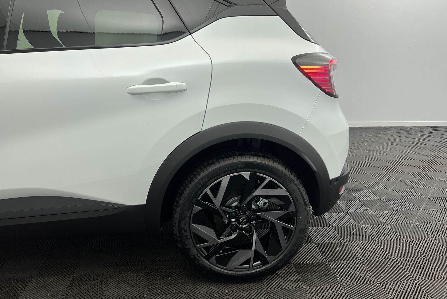 RENAULT Captur SUV Hybride Essence