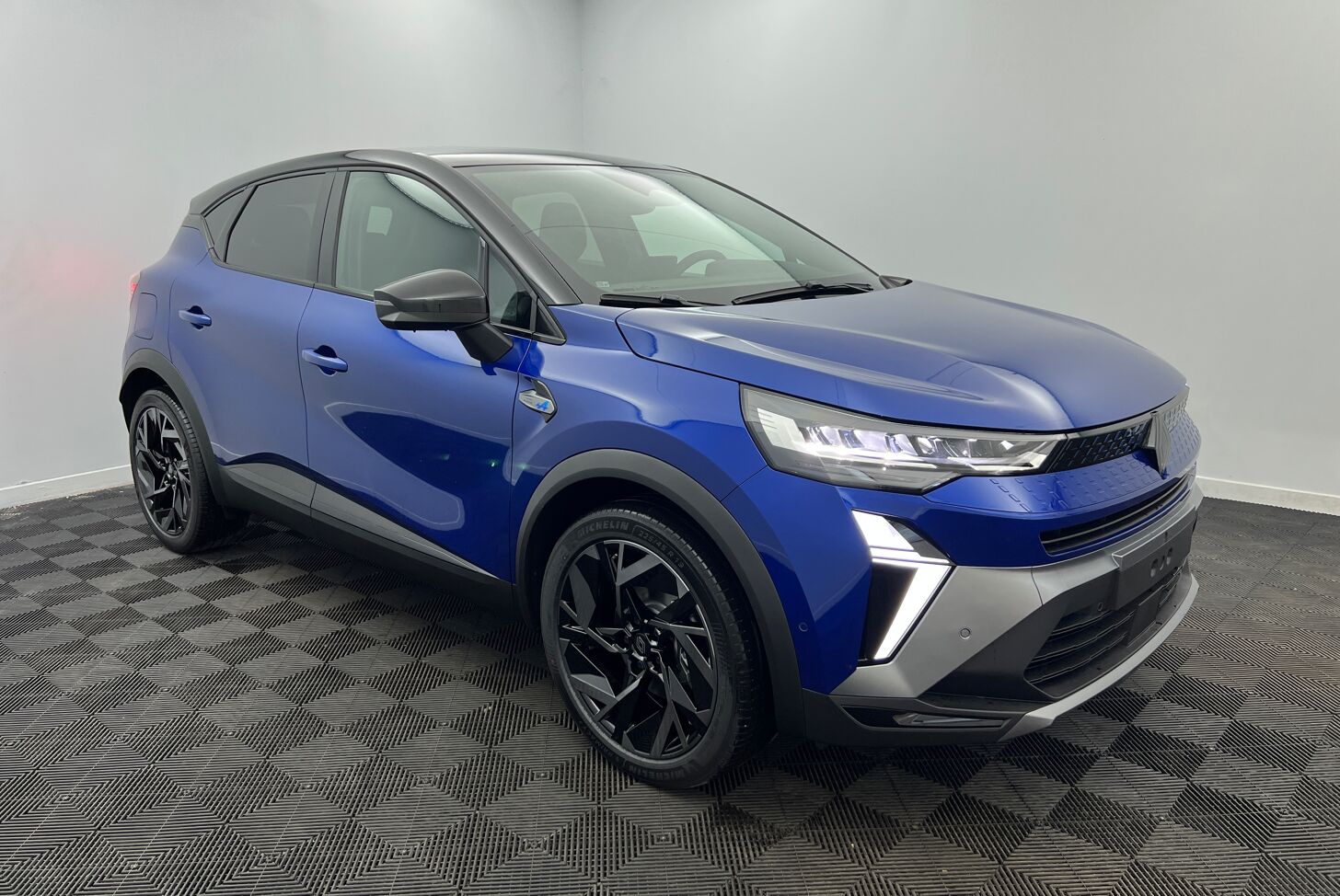 RENAULT Captur SUV Hybride Essence