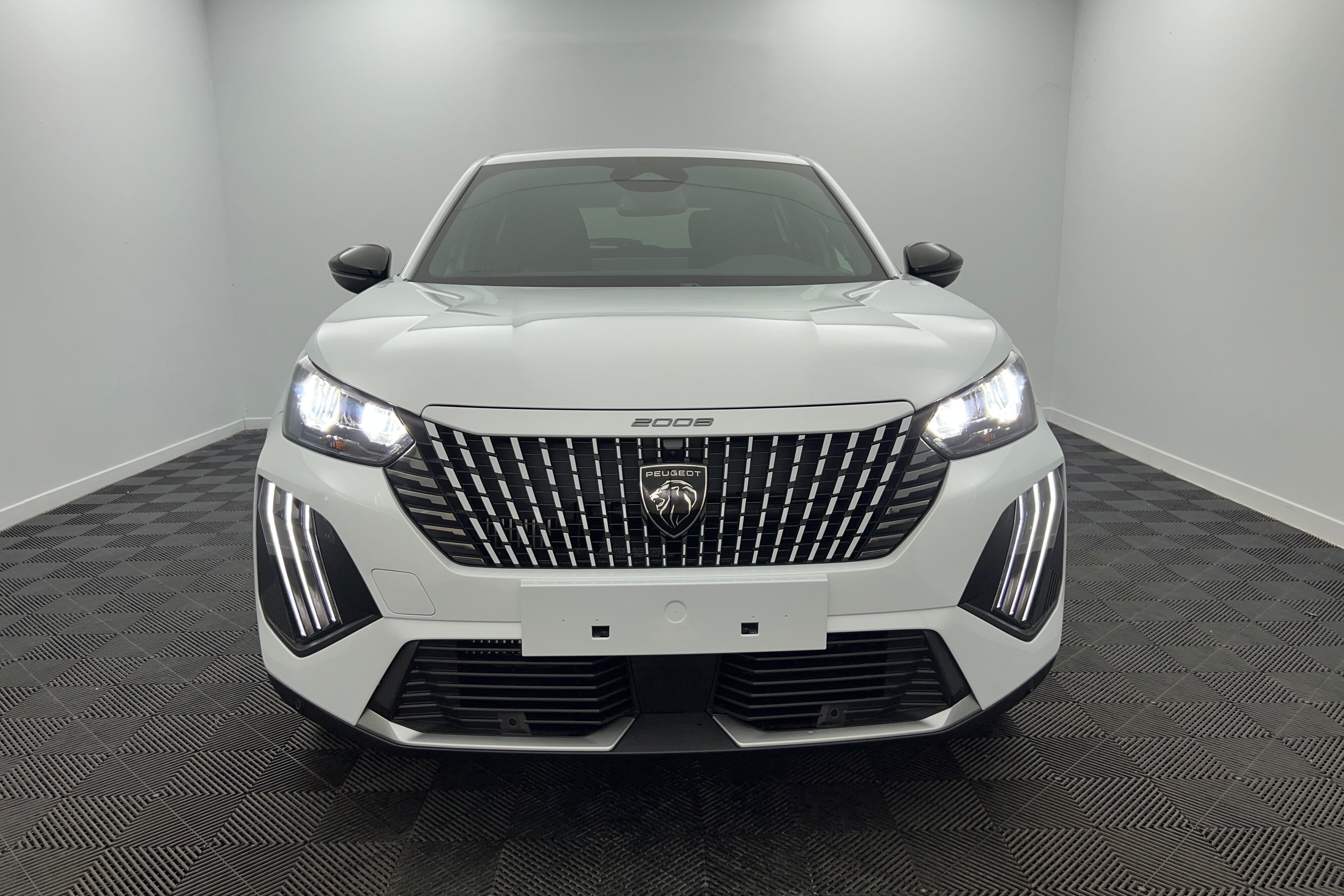 PEUGEOT 2008 — photo 2