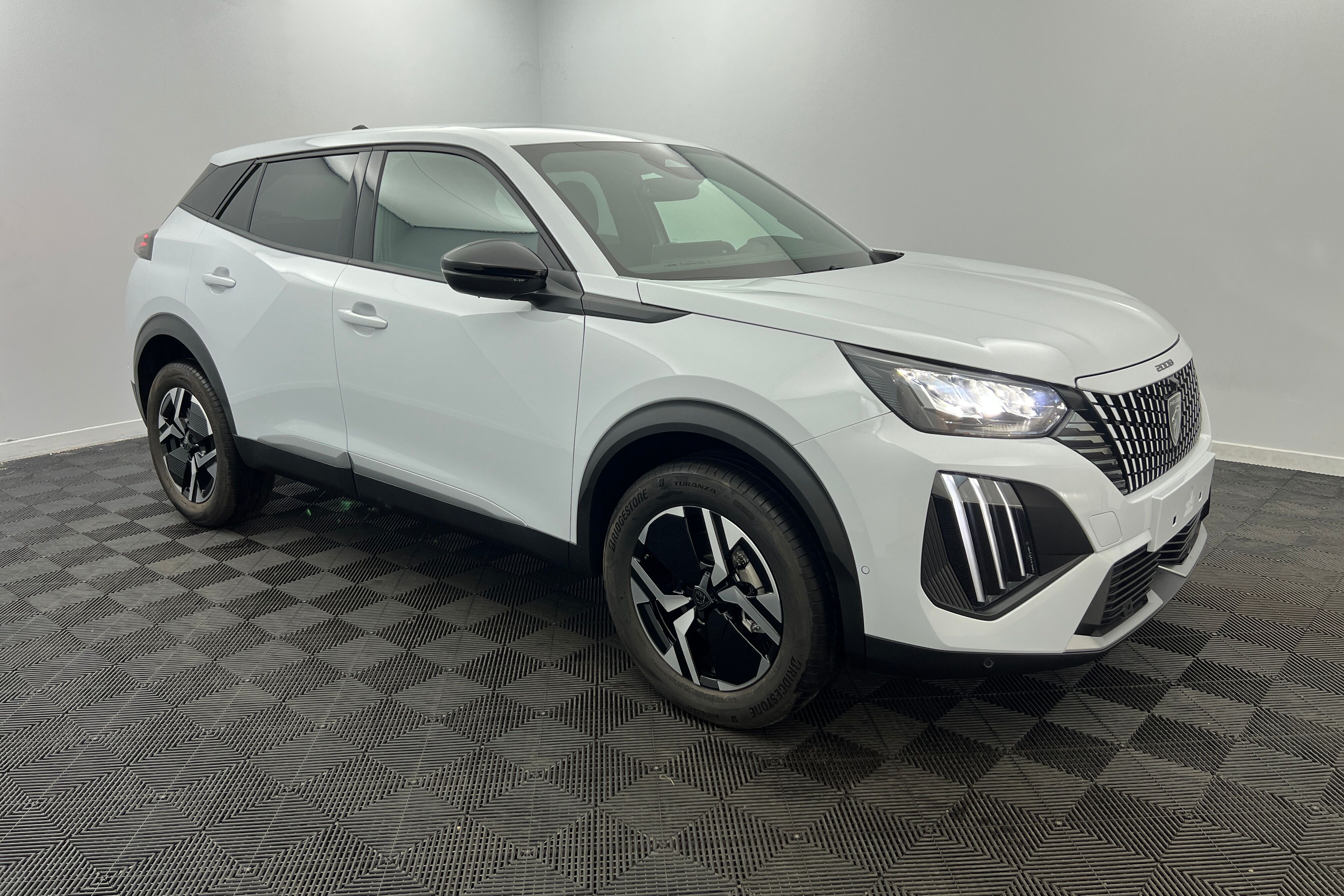 PEUGEOT 2008 — photo 3