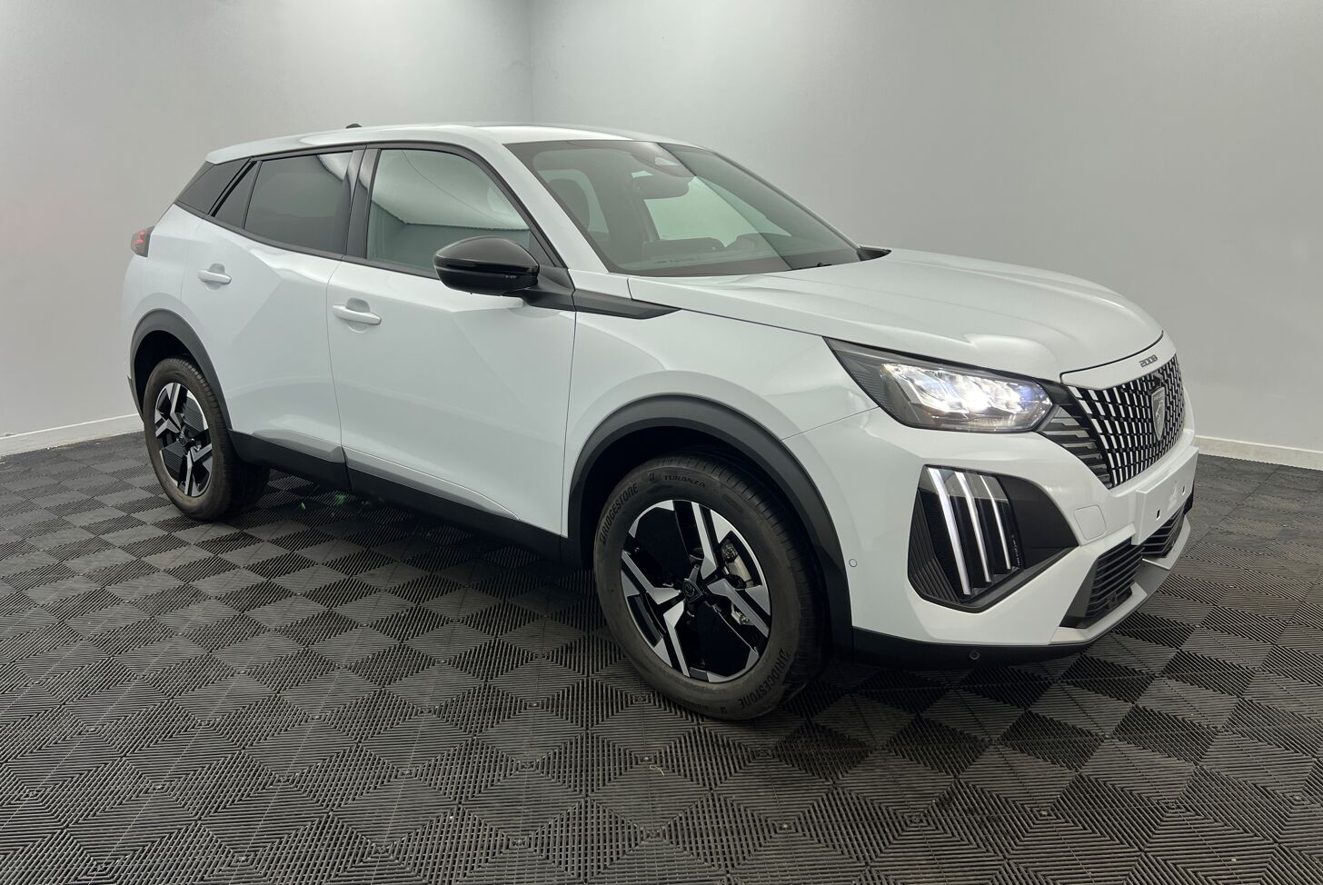 PEUGEOT 2008 SUV Hybride Essence