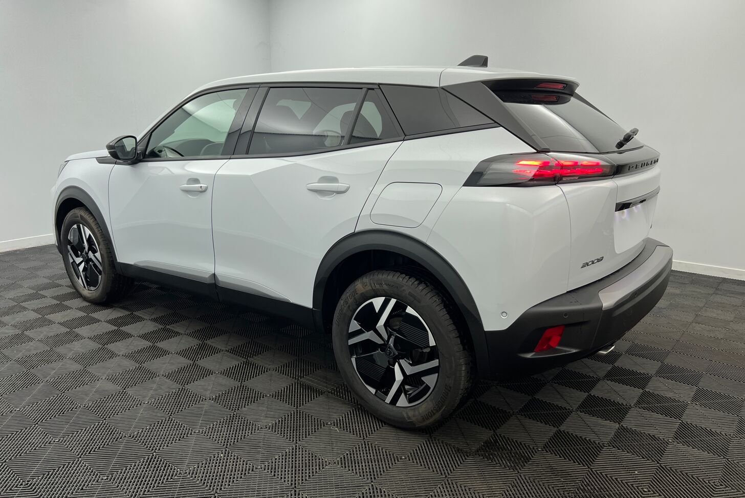 PEUGEOT 2008 SUV Hybride Essence