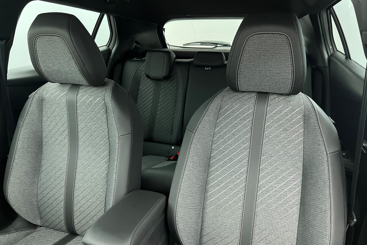 PEUGEOT 2008 SUV Hybride Essence