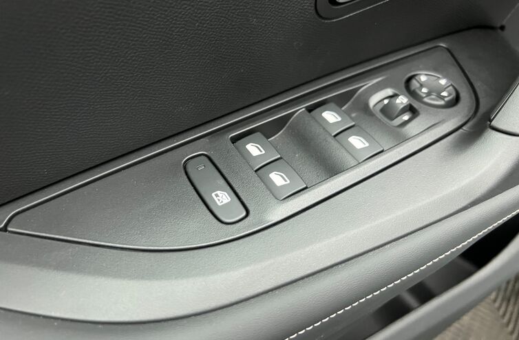 PEUGEOT 2008 SUV Hybride Essence