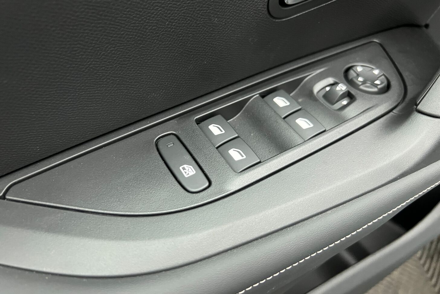 PEUGEOT 2008 SUV Hybride Essence
