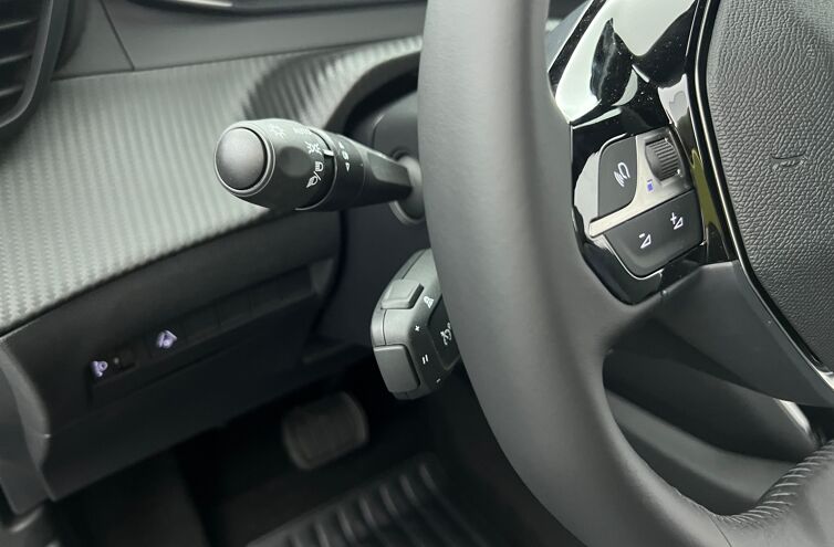 PEUGEOT 2008 SUV Hybride Essence