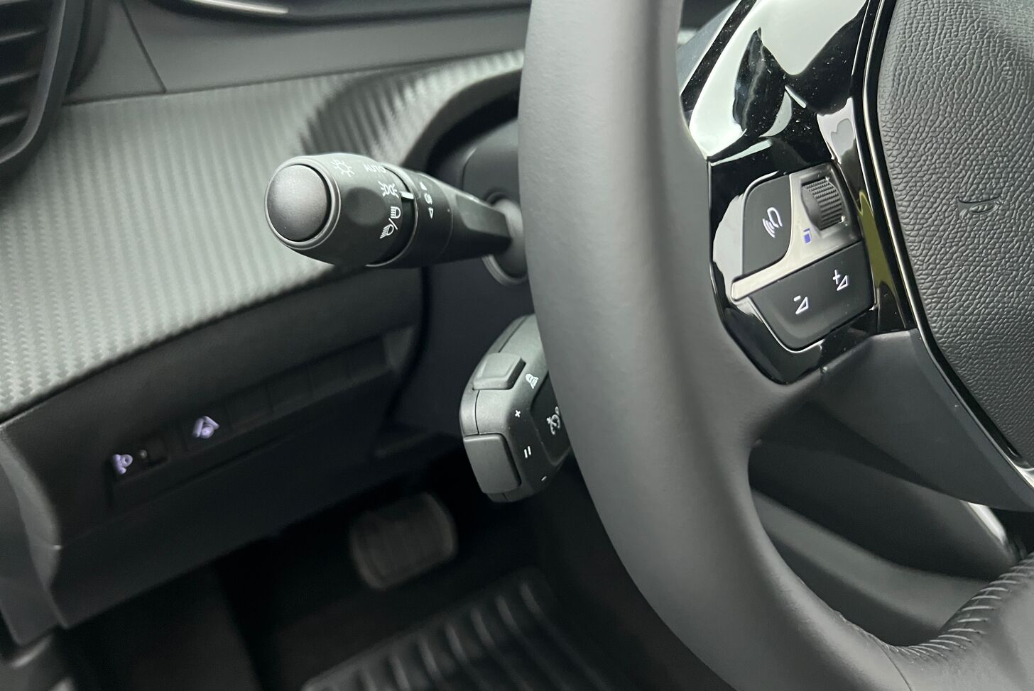 PEUGEOT 2008 SUV Hybride Essence