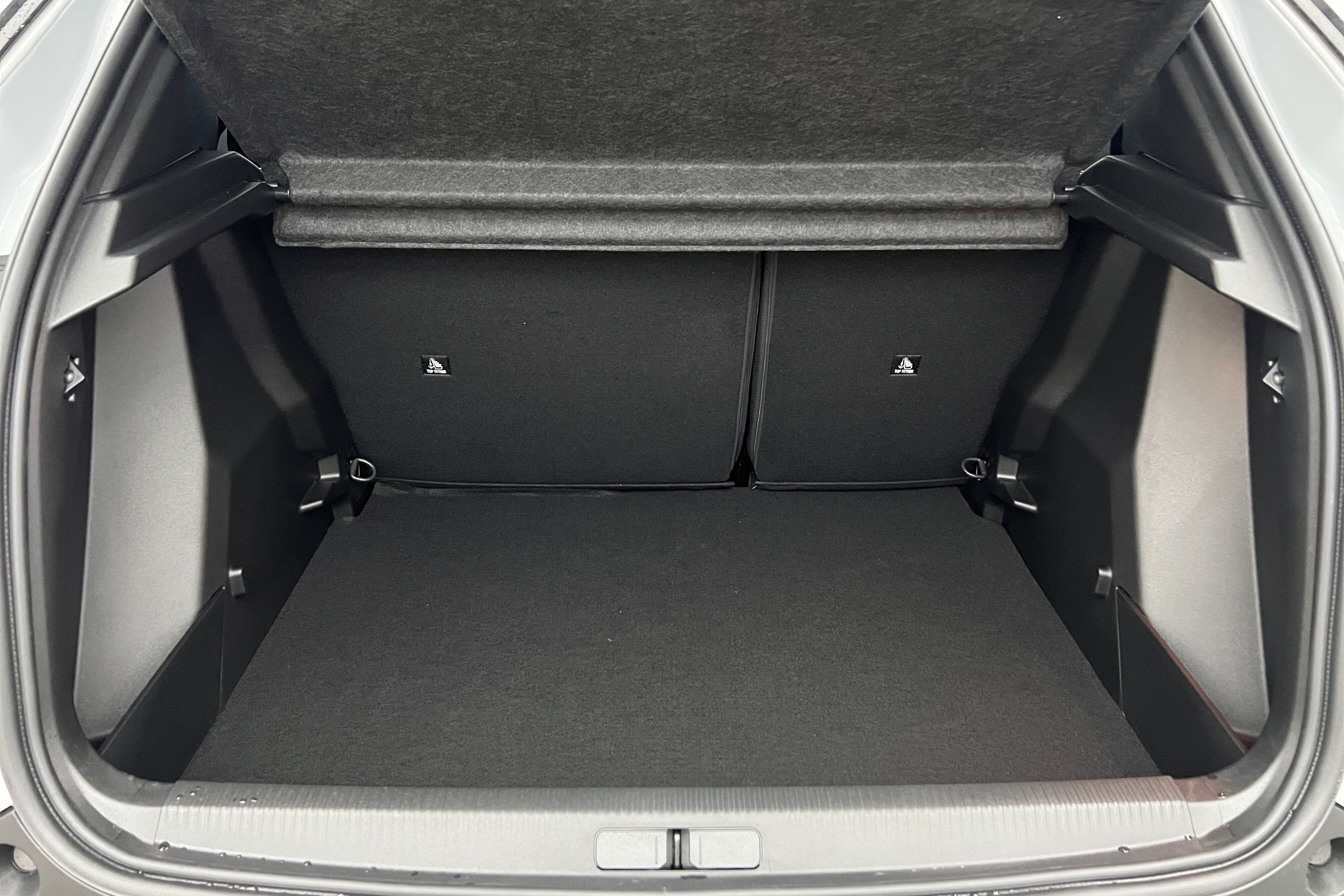 PEUGEOT 2008 SUV Hybride — photo 18