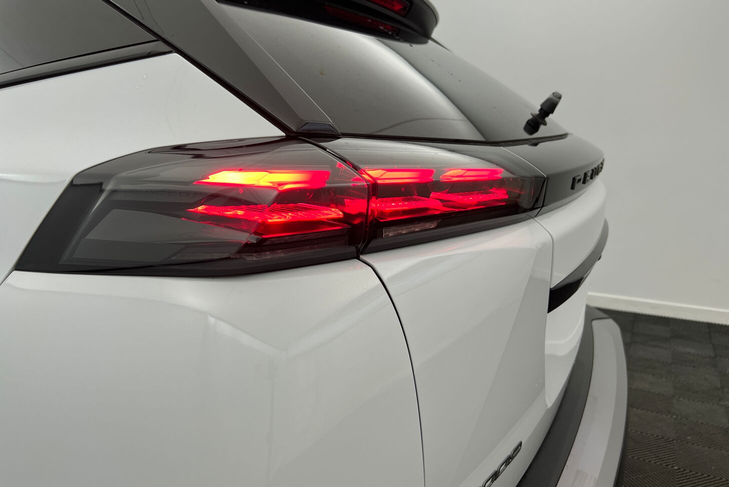 PEUGEOT 2008 SUV Hybride Essence