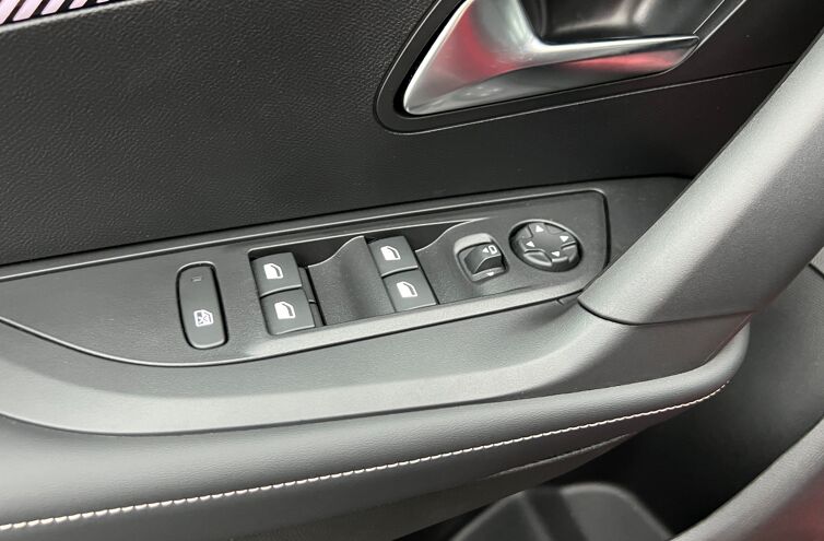 PEUGEOT 2008 SUV Hybride Essence