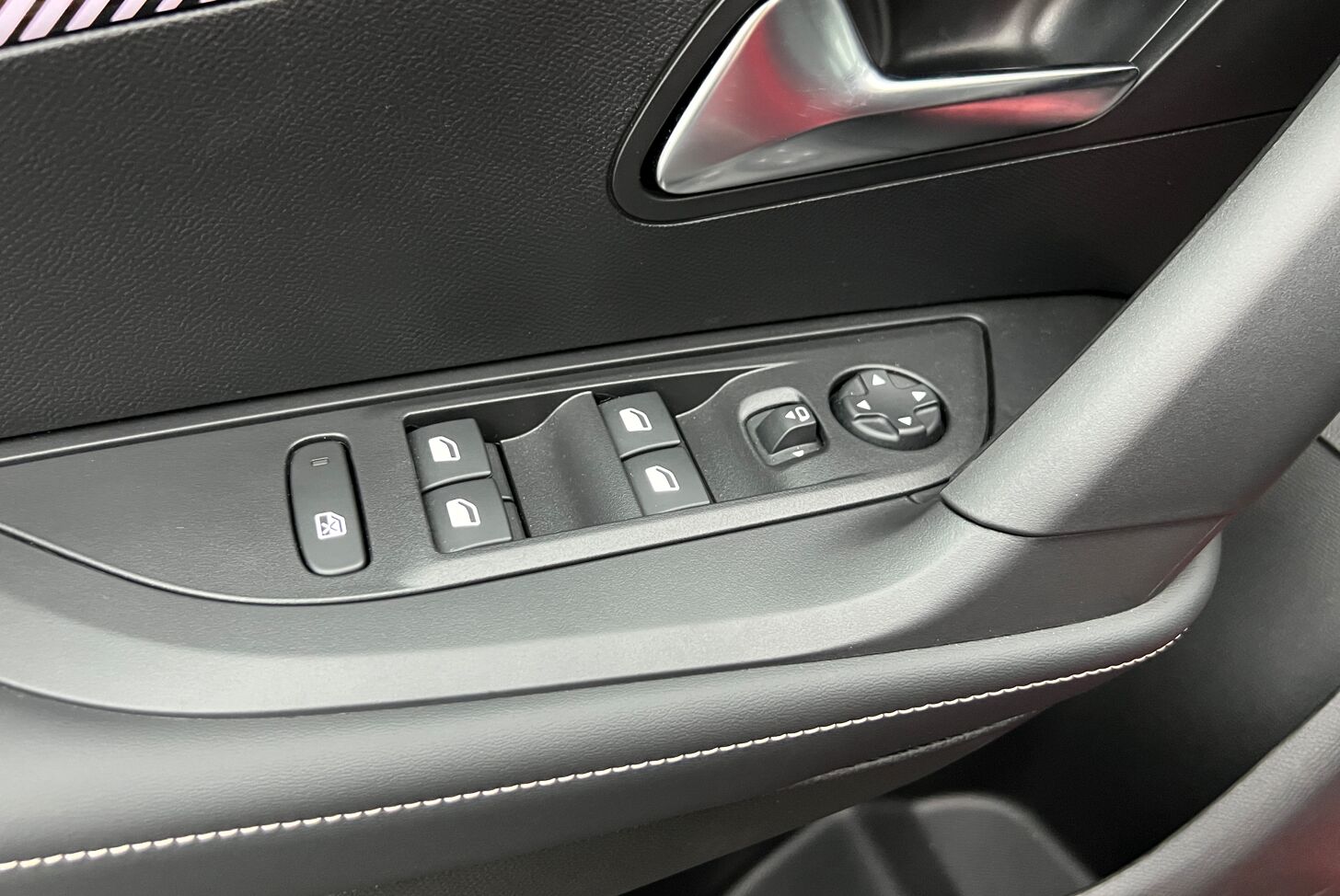 PEUGEOT 2008 SUV Hybride Essence