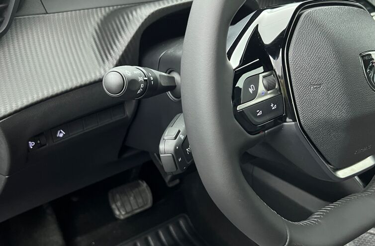 PEUGEOT 2008 SUV Hybride Essence