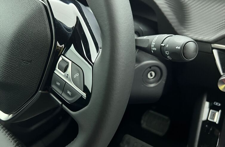 PEUGEOT 2008 SUV Hybride Essence