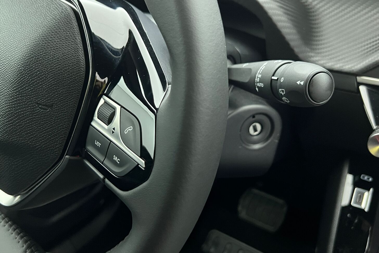 PEUGEOT 2008 SUV Hybride Essence