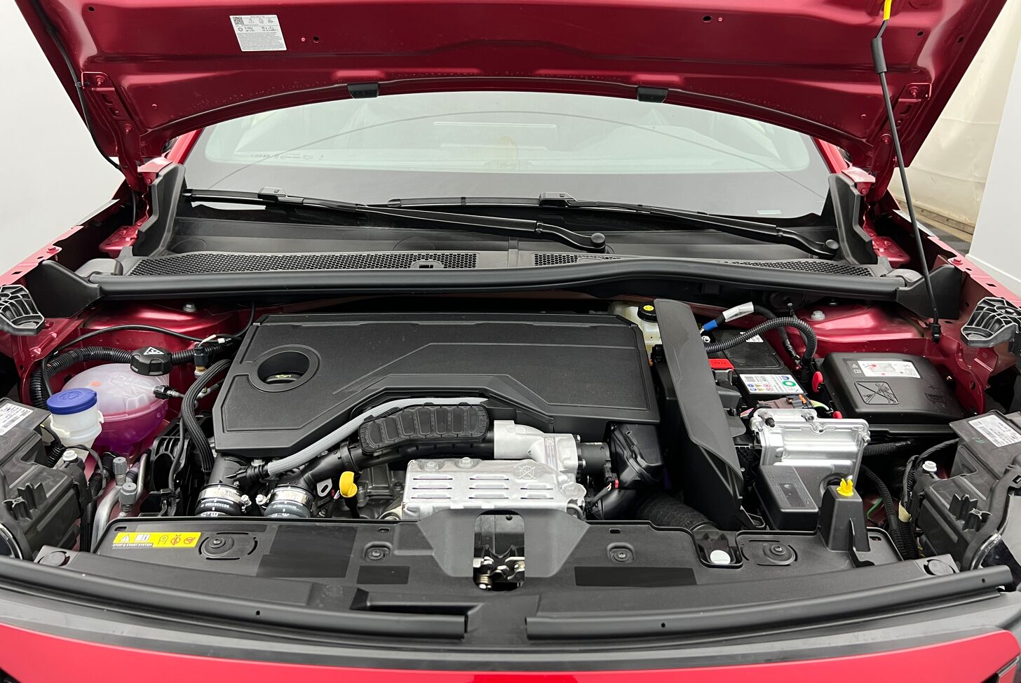 PEUGEOT 2008 SUV Hybride Essence