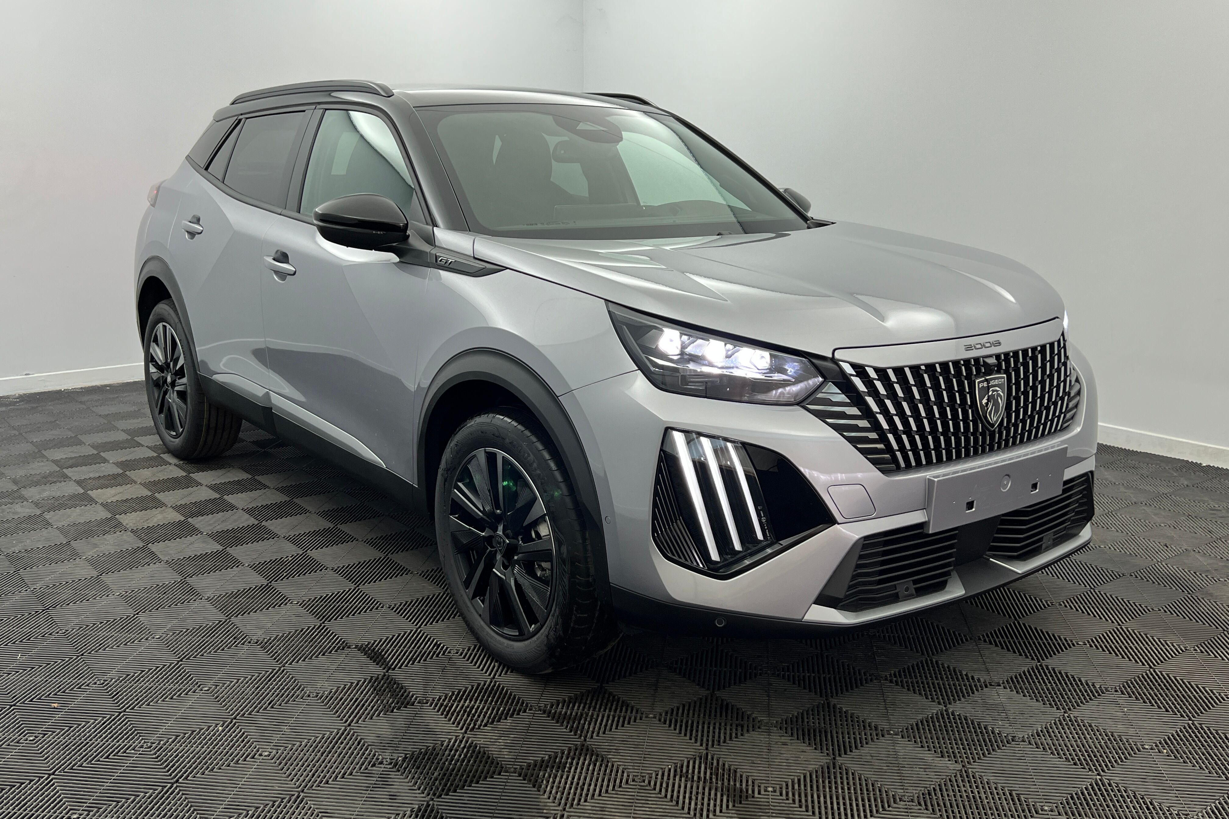 PEUGEOT 2008 — photo 3