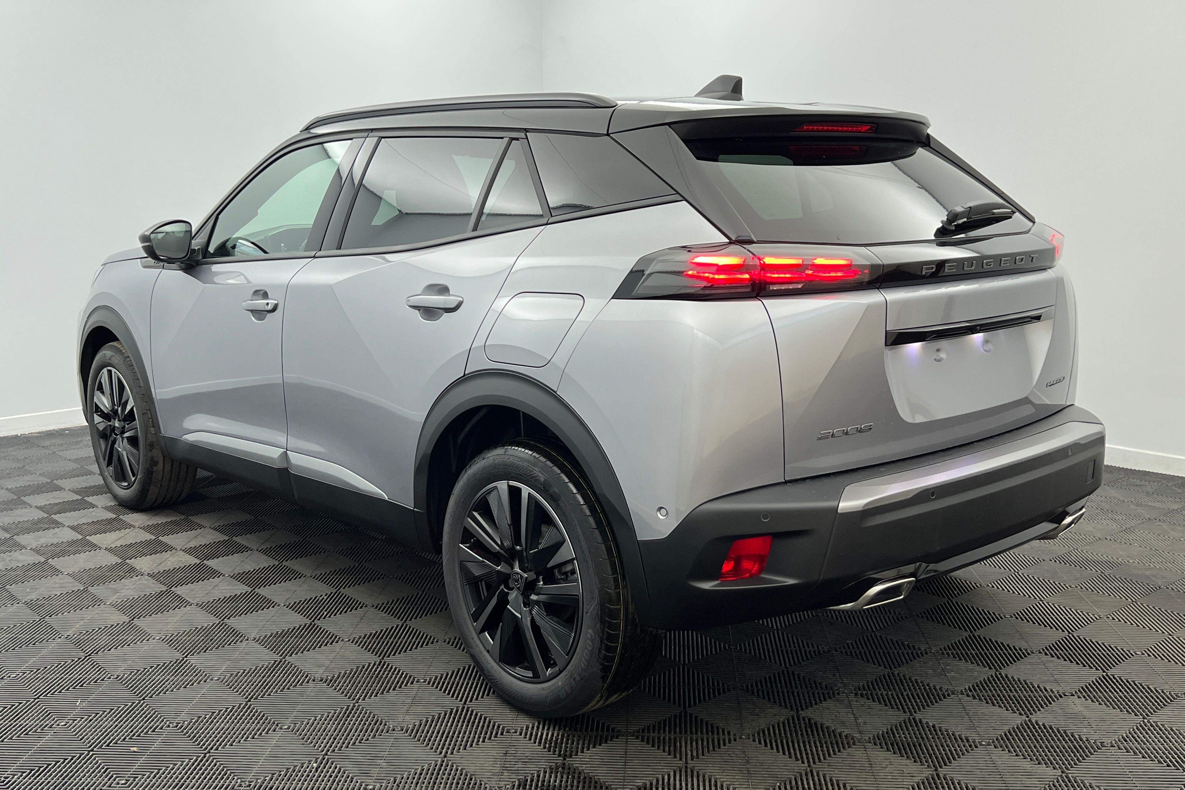 PEUGEOT 2008 — photo 4