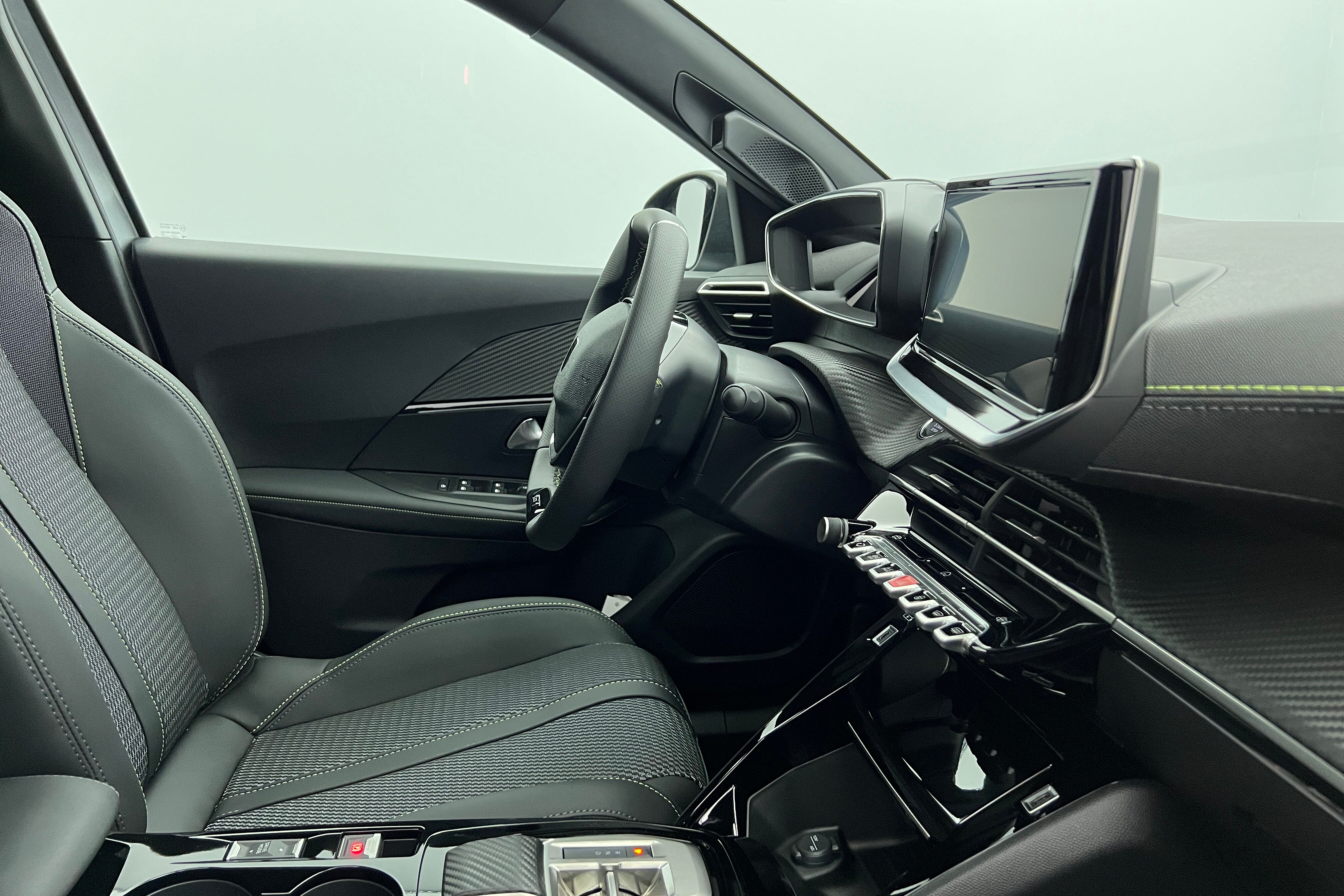 PEUGEOT 2008 — photo 6