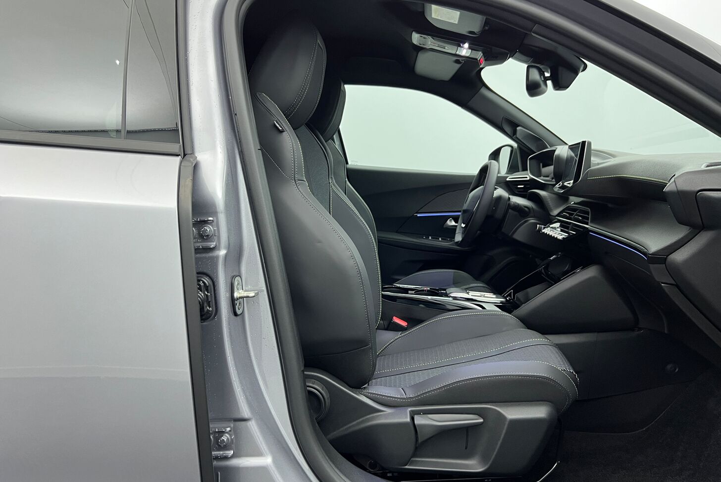 PEUGEOT 2008 SUV Hybride Essence