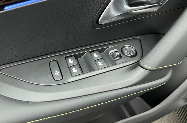 PEUGEOT 2008 SUV Hybride Essence