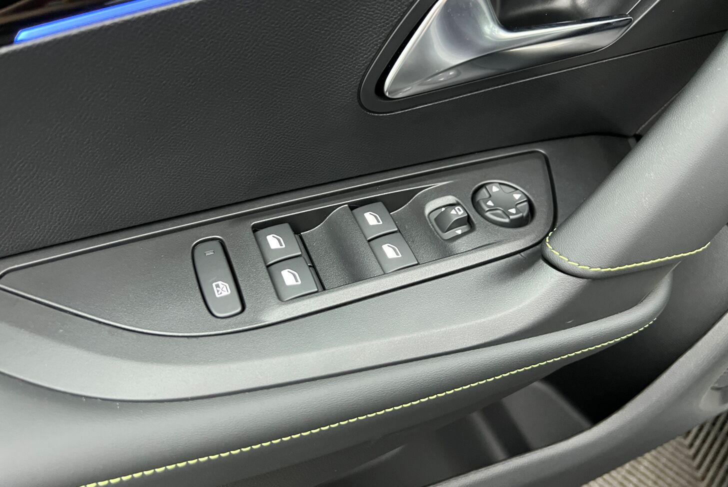 PEUGEOT 2008 SUV Hybride Essence