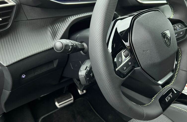 PEUGEOT 2008 SUV Hybride Essence