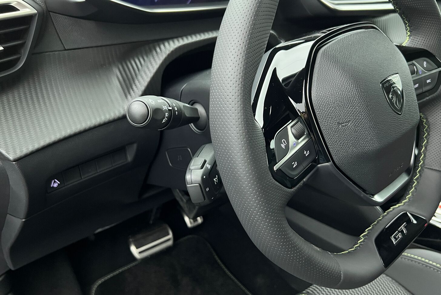 PEUGEOT 2008 SUV Hybride Essence