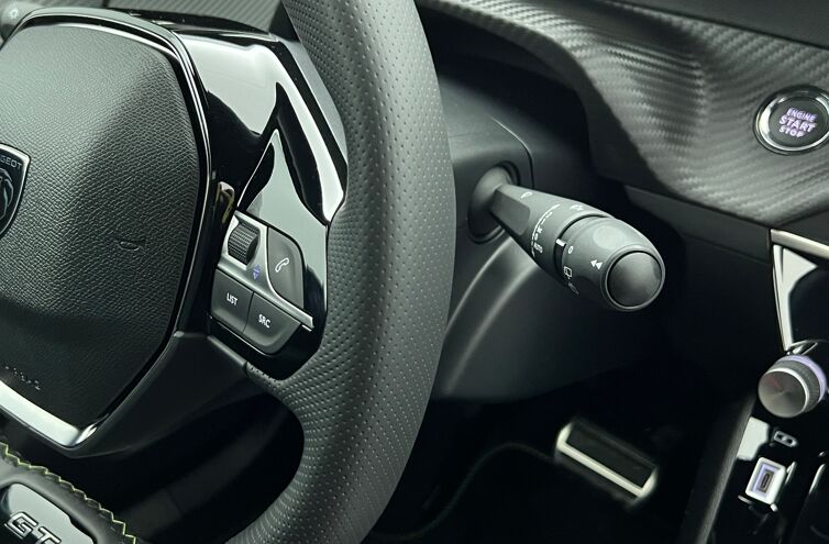 PEUGEOT 2008 SUV Hybride Essence