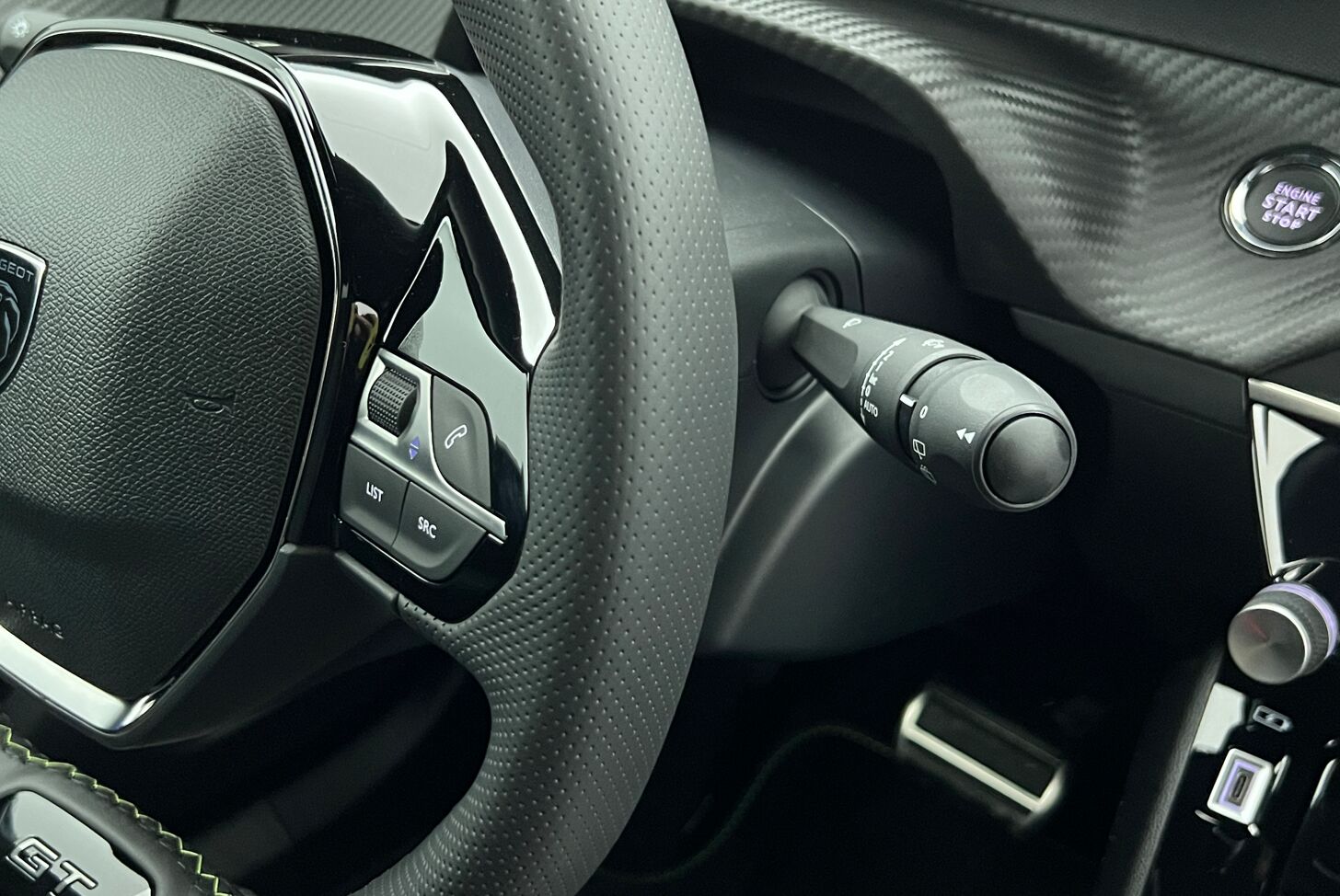 PEUGEOT 2008 SUV Hybride Essence