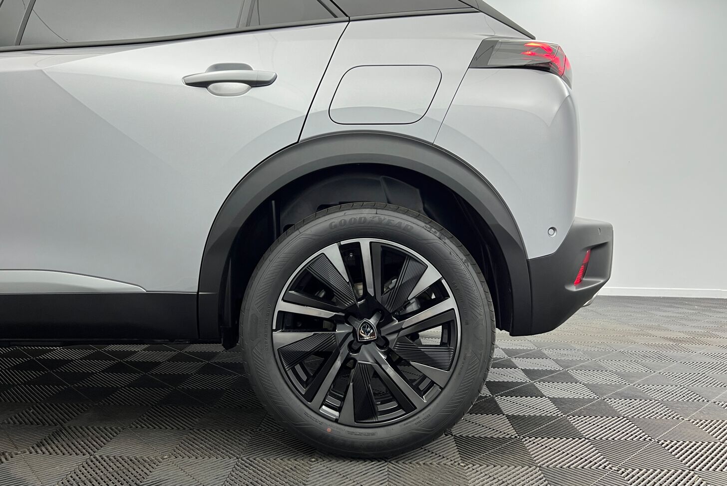 PEUGEOT 2008 SUV Hybride Essence